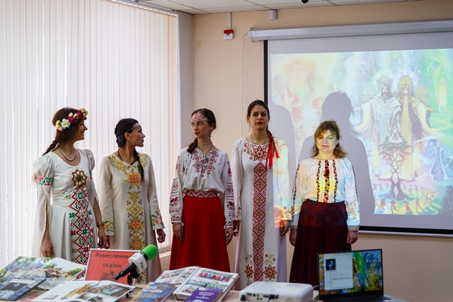 Выступление фольклорного ансамбля «Чаровницы и Добры молодцы»